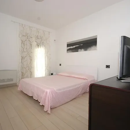 Perla 2 * מרינה די קמפו